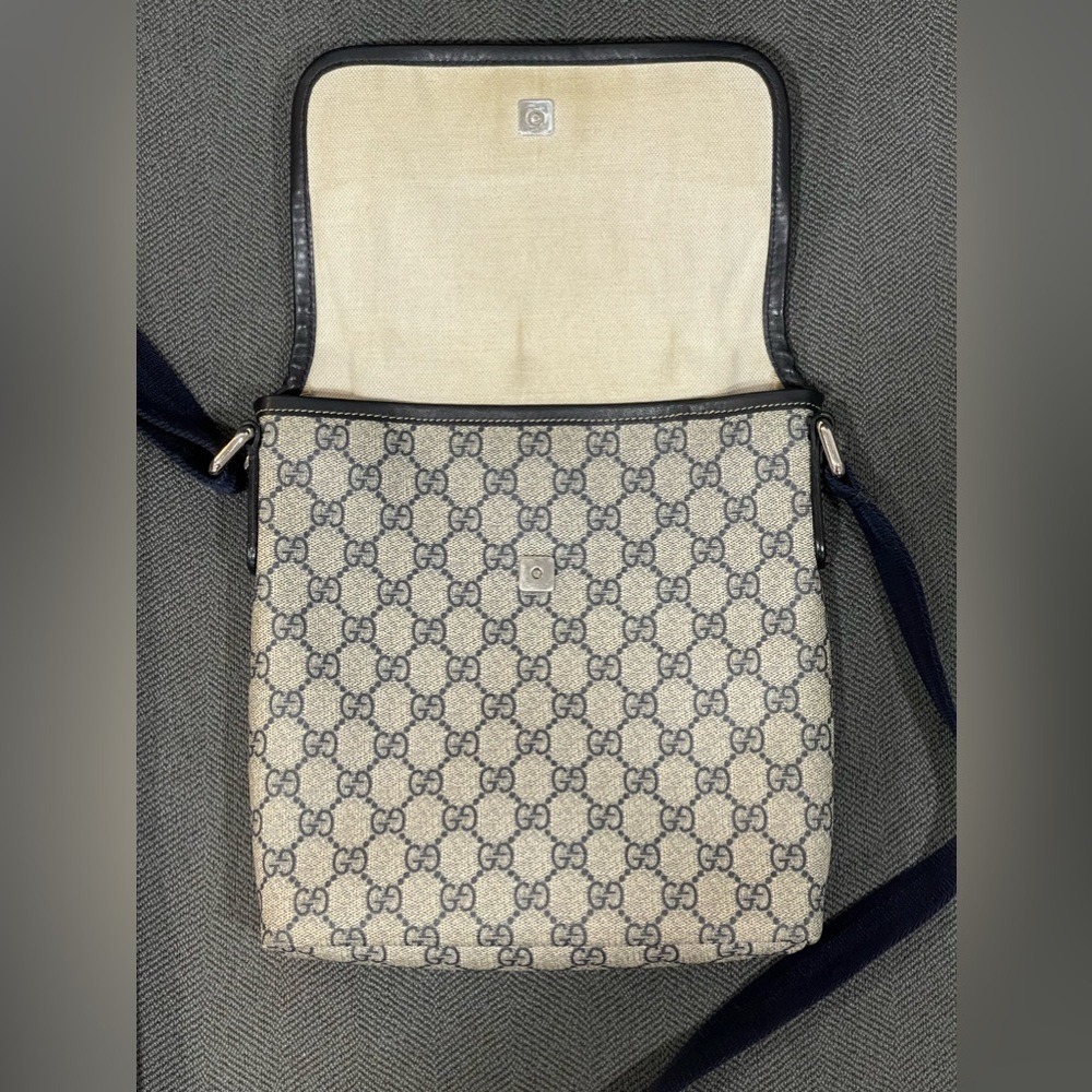 MEN GUCCI MONOGRAM SIDE BAG - Picture 2 of 8